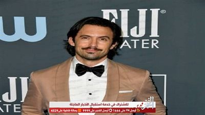 شاهد.. الصور الأولى من توافد النجوم على السجادة الزرقاء لحفل جوائز 