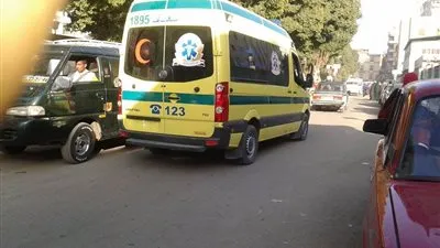 بالأسماء.. إصابة 15 إثر تصادم سيارتين في سوهاج