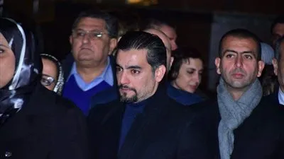 نجوم الفن وقيادات سياسية يشاركون في عزاء نجل مايا مرسي