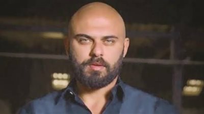 أحمد صلاح حسني يغازل جمهور منى الشاذلي في برنامج معكم