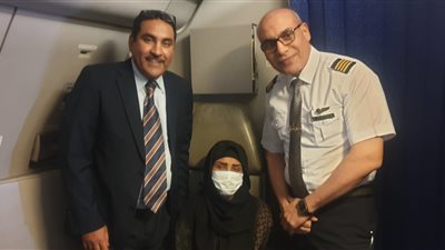إسعاف راكبة تشادية على متن طائرة مصر للطيران 