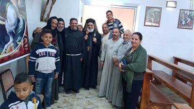 مطران المنيا والأنبا بشارة يزوران إيبارشية أبو قرقاص