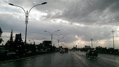 أمطار ورياح بهذه المناطق.. الأرصاد تحذر من طقس اليوم 