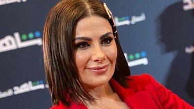 بغمزة ولوك أحمر.. صبا مبارك تشعل حفل شاهد