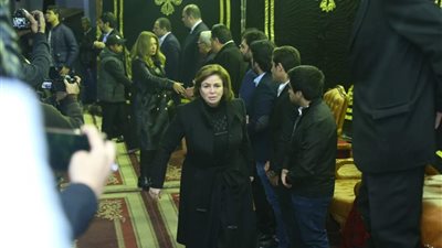 إلهام شاهين تؤدي واجب العزاء في الراحلة ماجدة الصباحي