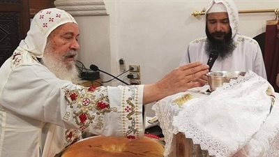 الأنبا شاروبيم يترأس قداس عيد الغطاس بالكنيسة المرقسية بقنا 