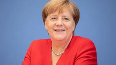 ميركل: متفقون على ضرورة حل الأزمة الليبية سياسيًا