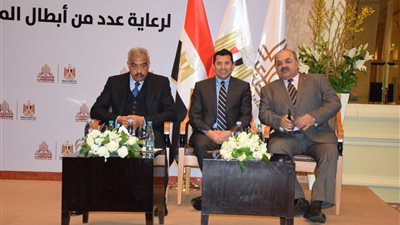 وزير الرياضة يشهد توقيع مذكرة لرعاية لاعبي المنتخبات بطوكيو ٢٠٢٠