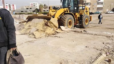 حملة إزالة الاشغالات بمنطقة الإسعاف وتسكين الباعه الجائلين بالمحلات الجديده بموقف السويس 