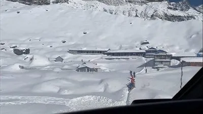 إيقاف إنقاذ المتنزهين في نيبال بعد الإنهيارات الثلجية الجديدة