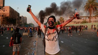 العراق: المتظاهرون يسيطرون على طريق محمد القاسم بالكامل