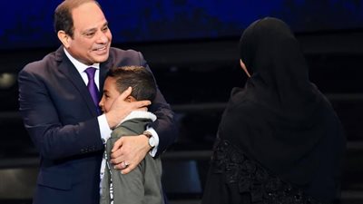 والدة أحد الشهداء: تكريم السيسي خفف عنا آلم الفراق (فيديو)