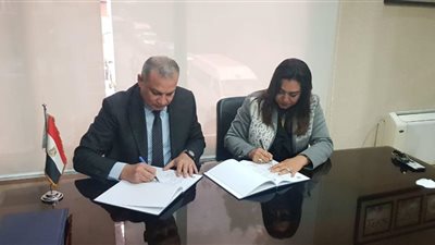 محافظ دمياط توقع بروتوكولا لتطوير الأسواق والمناطق الشعبية