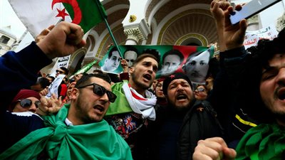 الجزائر: الحراك الشعبي يعد بمواصلة التظاهرات