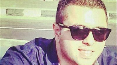 والد النقيب الشهيد عمر ياسر يبكي على الهواء