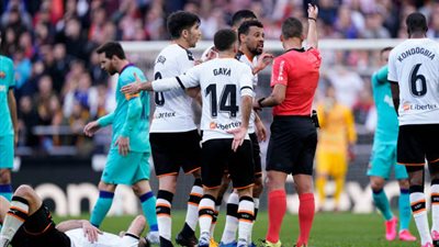 فالنسيا يذيق برشلونة مرارة الهزيمة ويضرب كيكي سيتين في مقتل