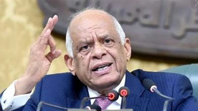 رئيس البرلمان يحذر النواب من الخروج عن موضوع المناقشات