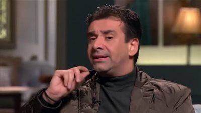 كريم عبد العزيز يكشف مدى علاقته بالفنانة إسعاد يونس: 