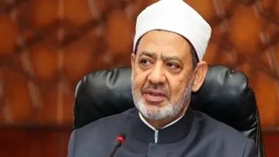 بالفيديو.. لحظة التصفيق ودعم شيخ الأزهر في حديثه لرئيس جامعة القاهرة 