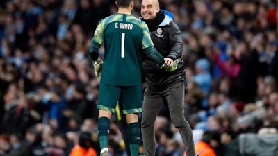 كلاوديو برافو يحرس عرين مانشستر سيتي أمام أستون فيلا في نهائي كأس كارباو