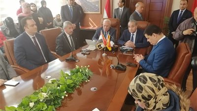 محافظ بورسعيد: خدمات التموين تقدم إلكترونيا في دقائق (صور)