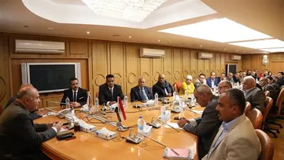 محافظ قنا يبحث تعيين الـ٥٪ من ذوي الاحتياجات