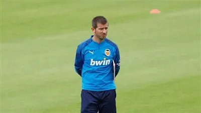 عين.. هل يقود سيلاديس خفافيش فالنسيا للبطولات؟