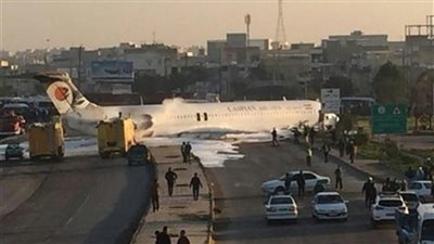 طائرة ركاب إيرانية تخرج عن مسارها في مطار كرمانشاه