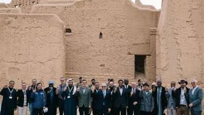 أعضاء السلك الدبلوماسي المعتمدون لدى المملكة يزورون حي الطريف التاريخي بالدرعية