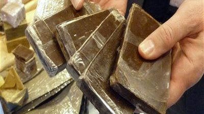 حبس عاطل ضبط بحوزته كيلو حشيش في الوراق