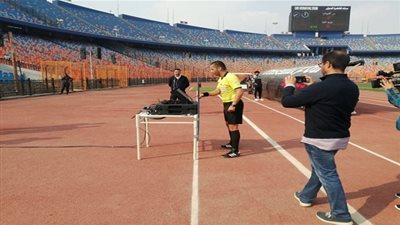 تطبيق تقنية الفار في مباراة سيراميكا والبلدية الودية (فيديو وصور)
