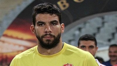 مكالمة هاتفية تقرب شريف إكرامي من بيراميدز