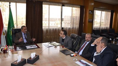 محافظ الإسماعيلية: لن ندخر وسعا في تقديم التسهيلات للمستثمرين