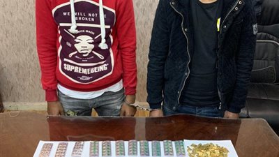 القبض على عاطلان لإتجارهم في المواد المخدرة بعين شمس