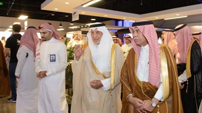 الأمير خالد الفيصل يدشن المركز الموحد للخدمات في جدة