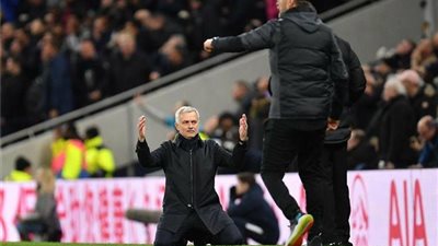 مورينيو ينتقد كلوب والحكام