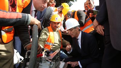 وزير الاتصالات يتفقد أعمال البنية التحتية للمصرية للاتصالات بالمنصورة