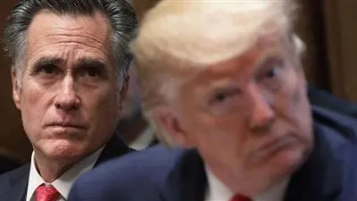 ترامب يصف سيناتور جمهوري أيد عزله بـ