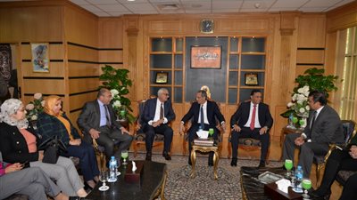 جامعة المنصورة تبحث التعاون مع 