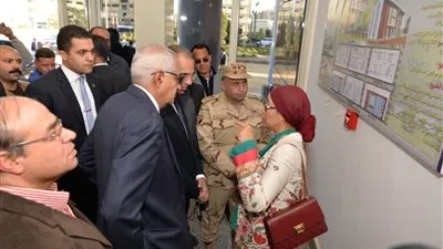 وزير الاتصالات يتفقد الأنظمة الإلكترونية لمركز التقنية بجامعة المنصورة 