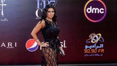 شاهد.. رانيا يوسف تقدم وصلة رقص شرقي على أنغام 