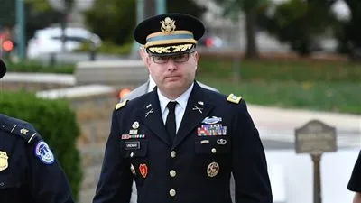 البيت الأبيض يعتزم إقالة مسؤول بمجلس الأمن القومي