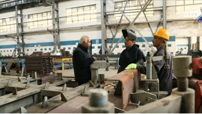 مراحل تصنيع عربات القطار داخل مصنع سيماف (فيديو)