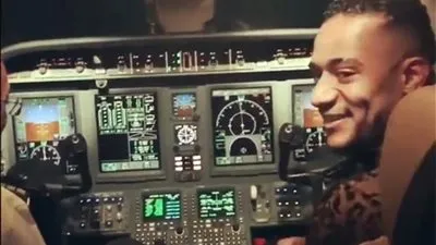 الطيار الموقوف مدى الحياة: 