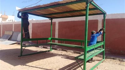 رئيس مدينة رأس غارب: تركيب 18 مظلة بالمدارس (صور)