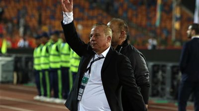 شوقي غريب : الهتاف بإسمي من 80 ألف حلم وتحقق .. وكيف أطلب الشرط الجزائي من بلدي