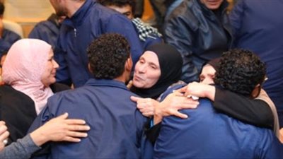 أحد العائدين من اليمن عن لقائهم بالمحافظ: 