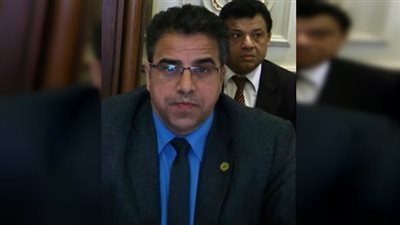 برلماني: كيف تنهض بلد وهي تسد العجز بمدرسين تطوعًا؟