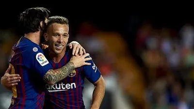 حرب ثلاثية على نجم برشلونة