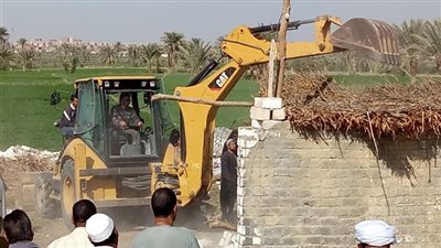 محافظ قنا لـ